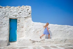 how-to-travel-to-santorini-with-children